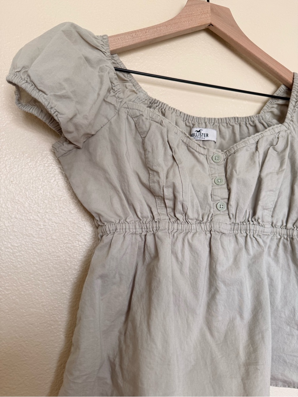 Hollister Light Green Puff Sleeve Crop Top - Picture 2 of 6